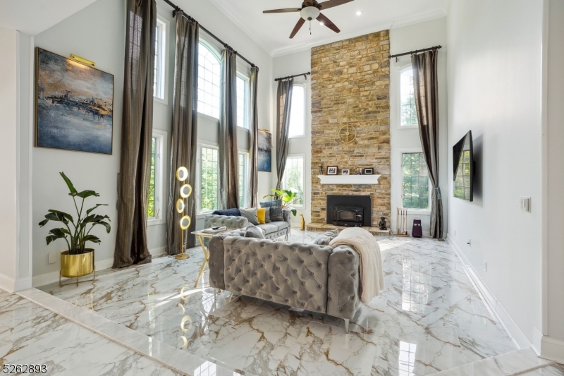 22 Forest Hill Dr