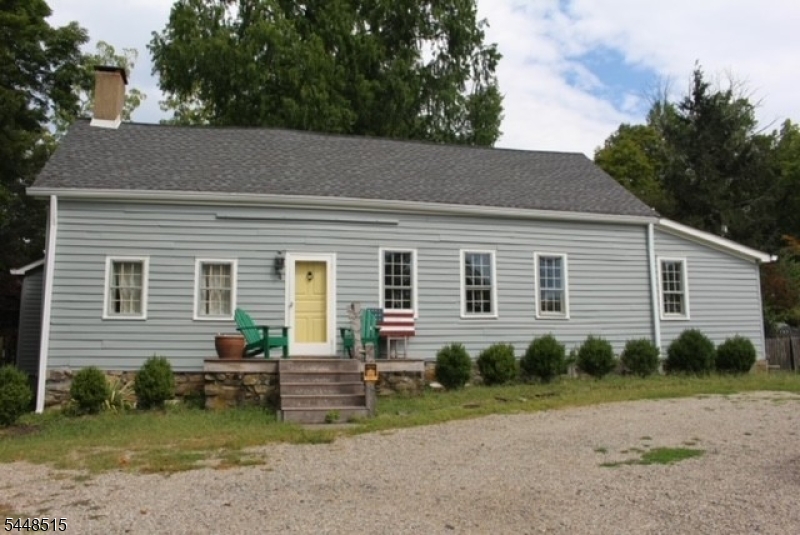 4 E Main St Fron