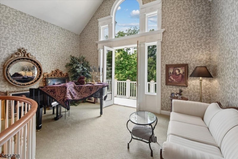7 Martin Ln