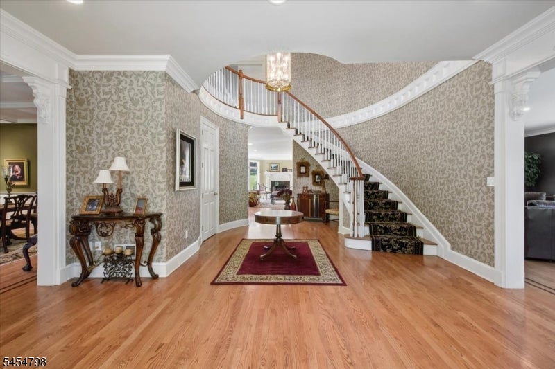 7 Martin Ln