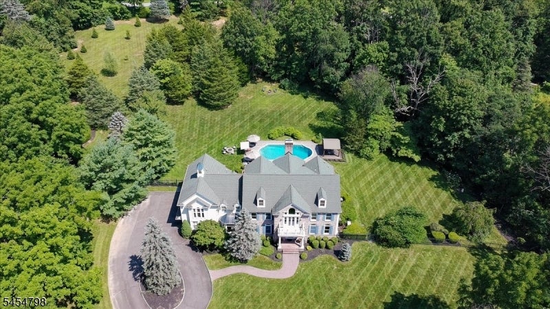 7 Martin Ln