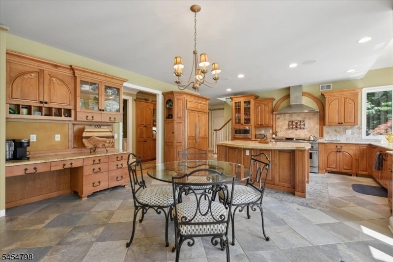 7 Martin Ln