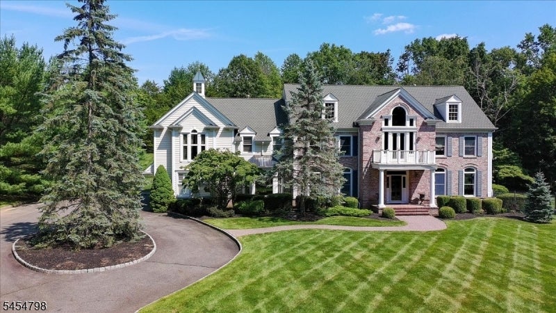 7 Martin Ln