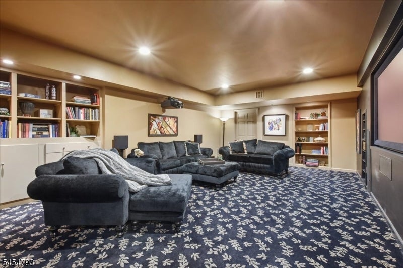 7 Martin Ln