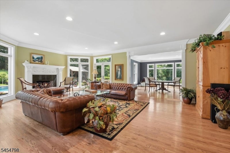 7 Martin Ln