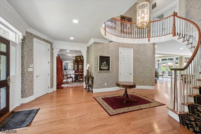 7 Martin Ln