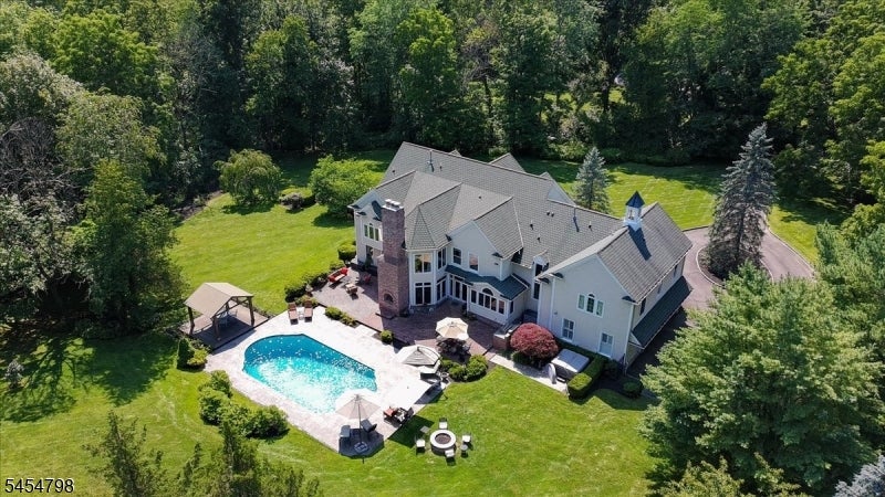 7 Martin Ln