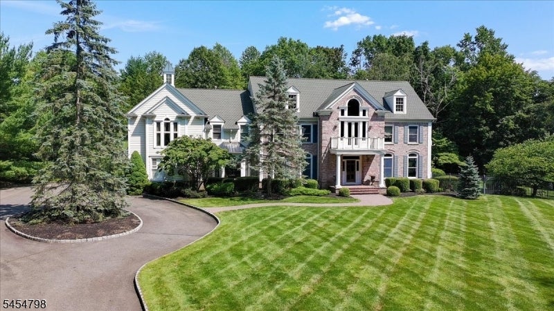 7 Martin Ln