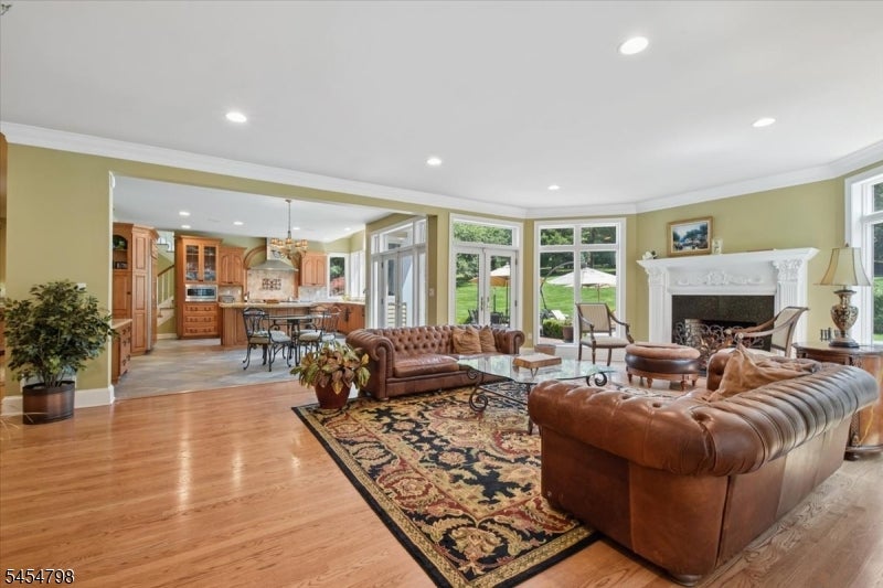 7 Martin Ln