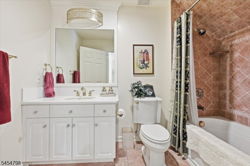 7 Martin Ln