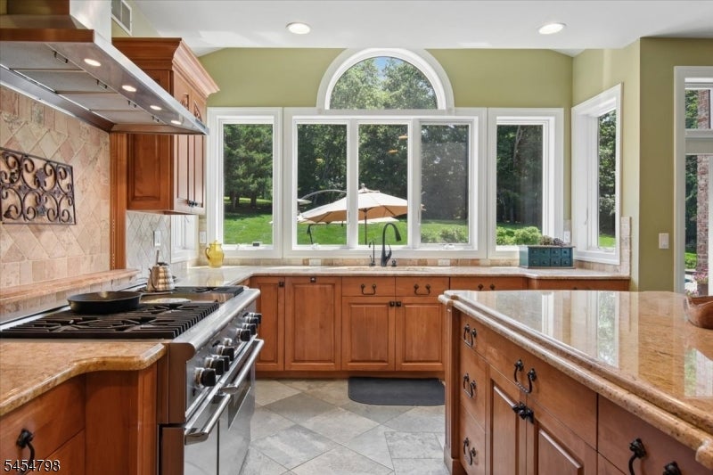 7 Martin Ln