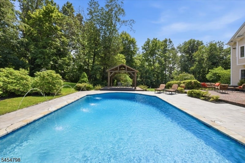 7 Martin Ln