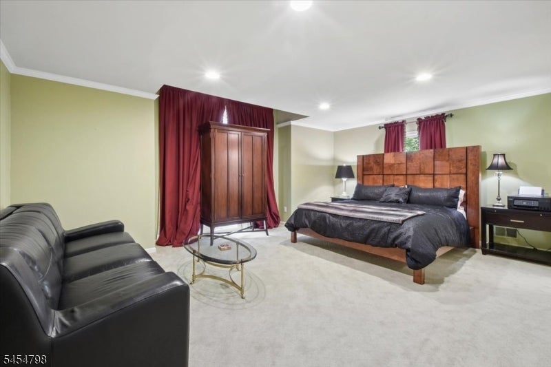 7 Martin Ln