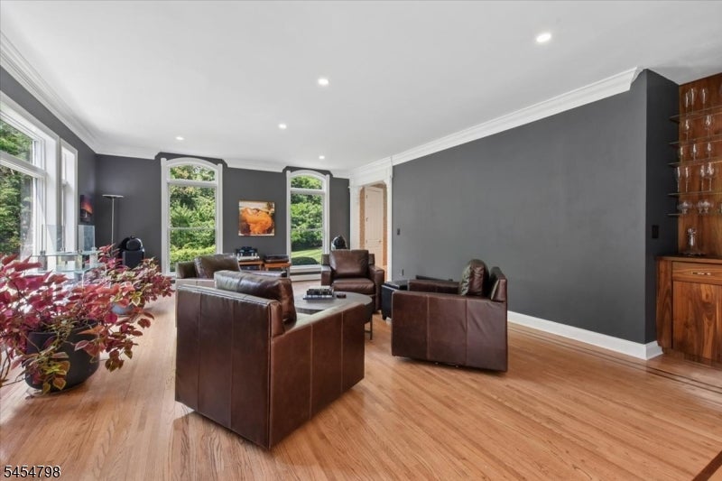7 Martin Ln