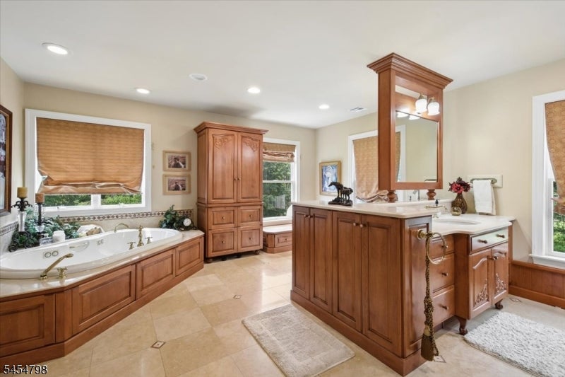 7 Martin Ln