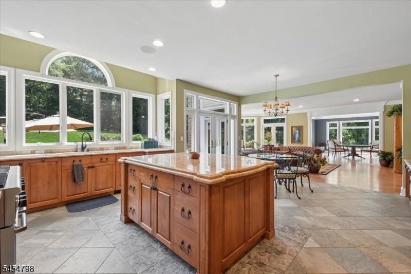 7 Martin Ln