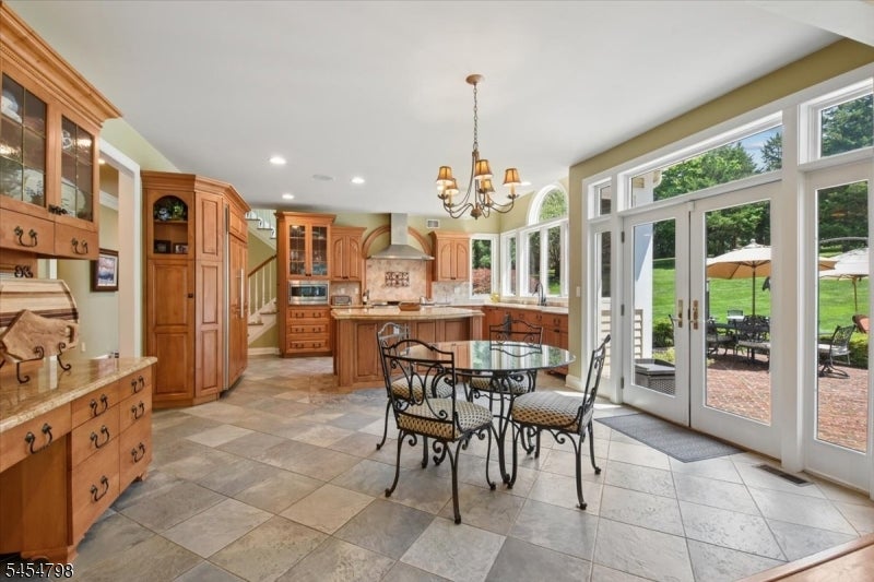 7 Martin Ln