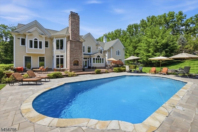 7 Martin Ln