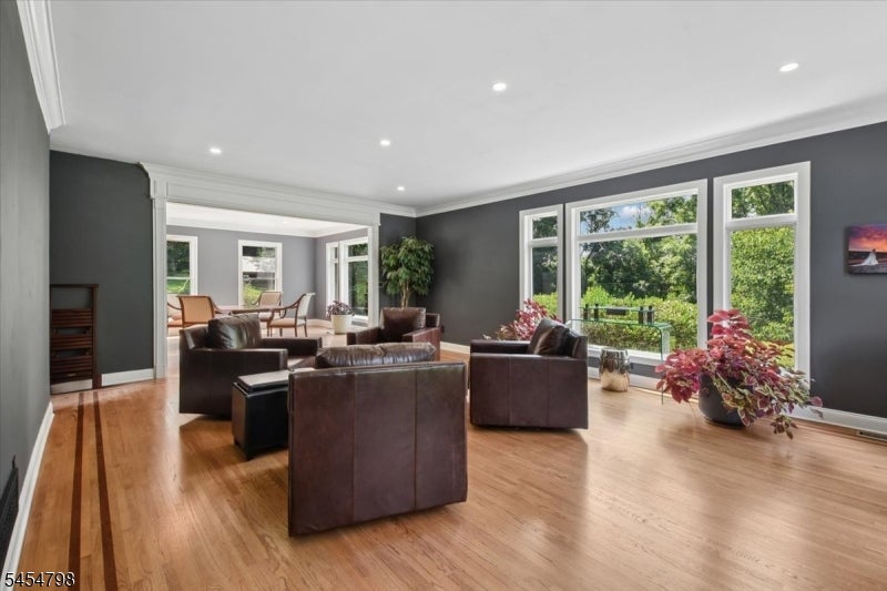7 Martin Ln