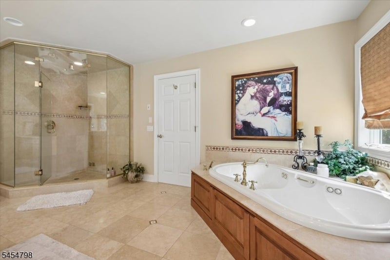 7 Martin Ln