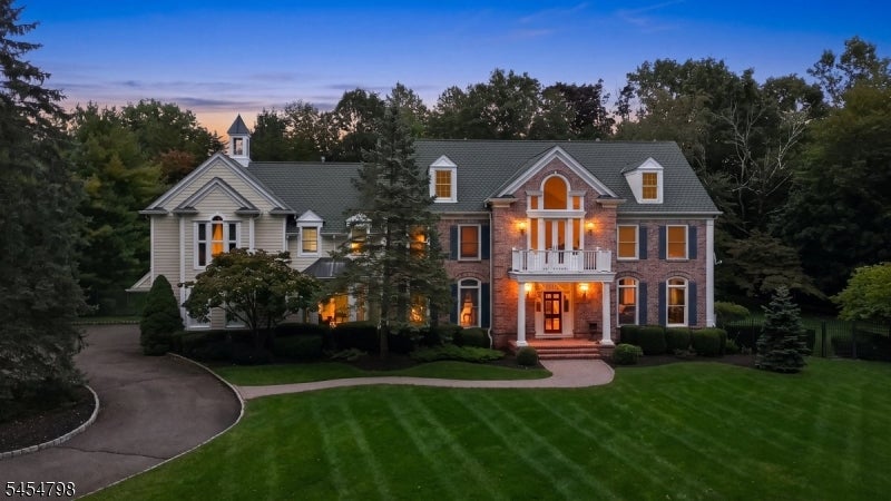 7 Martin Ln