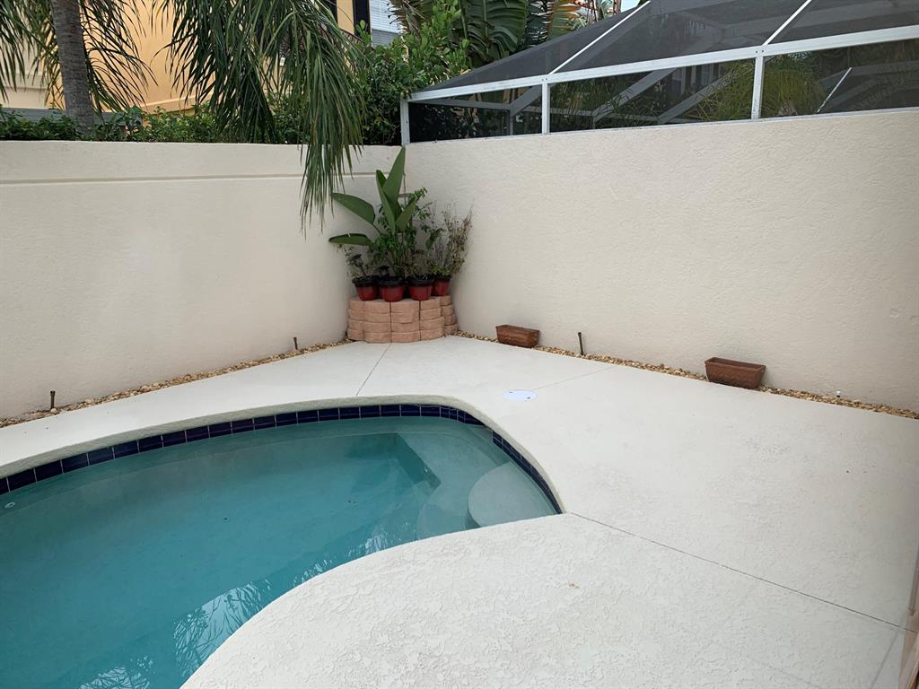 16 Live Oak Circle