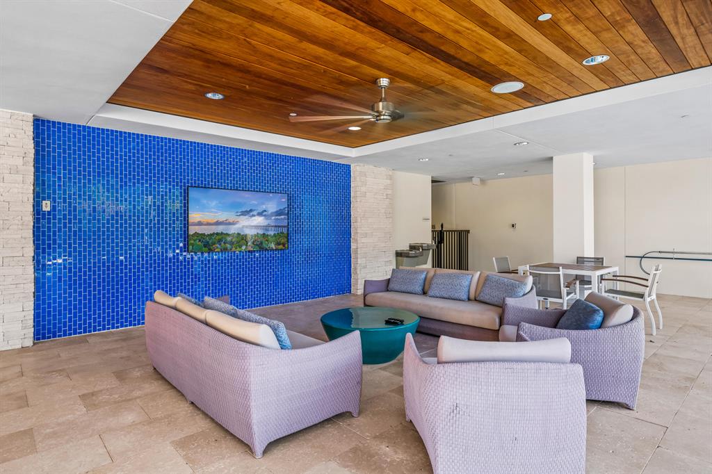2720 Donald Ross Road 402