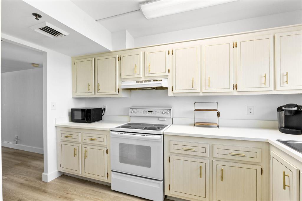 200 Ocean Trail Way 101