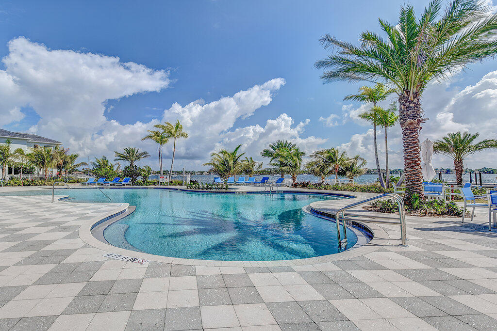 1 Water Club Way 901