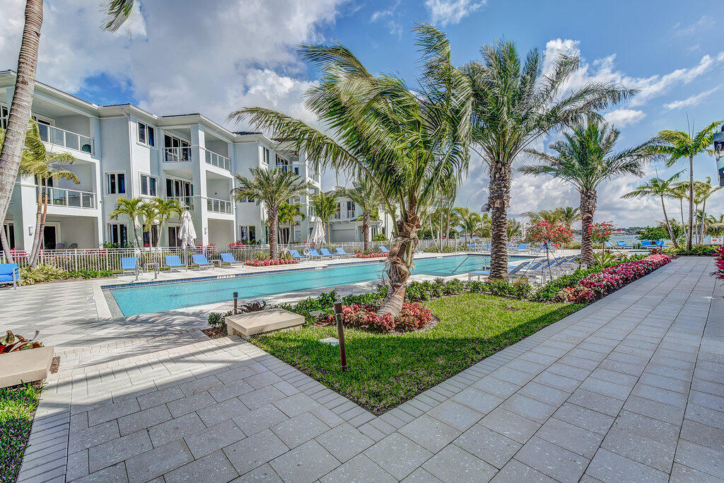 1 Water Club Way 901