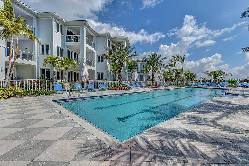 1 Water Club Way 901