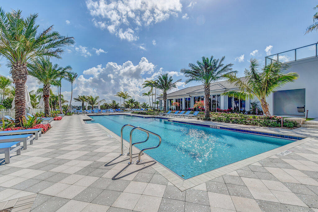 1 Water Club Way 901