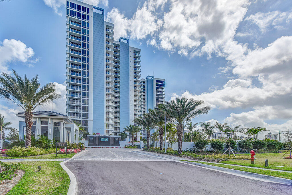 1 Water Club Way 901