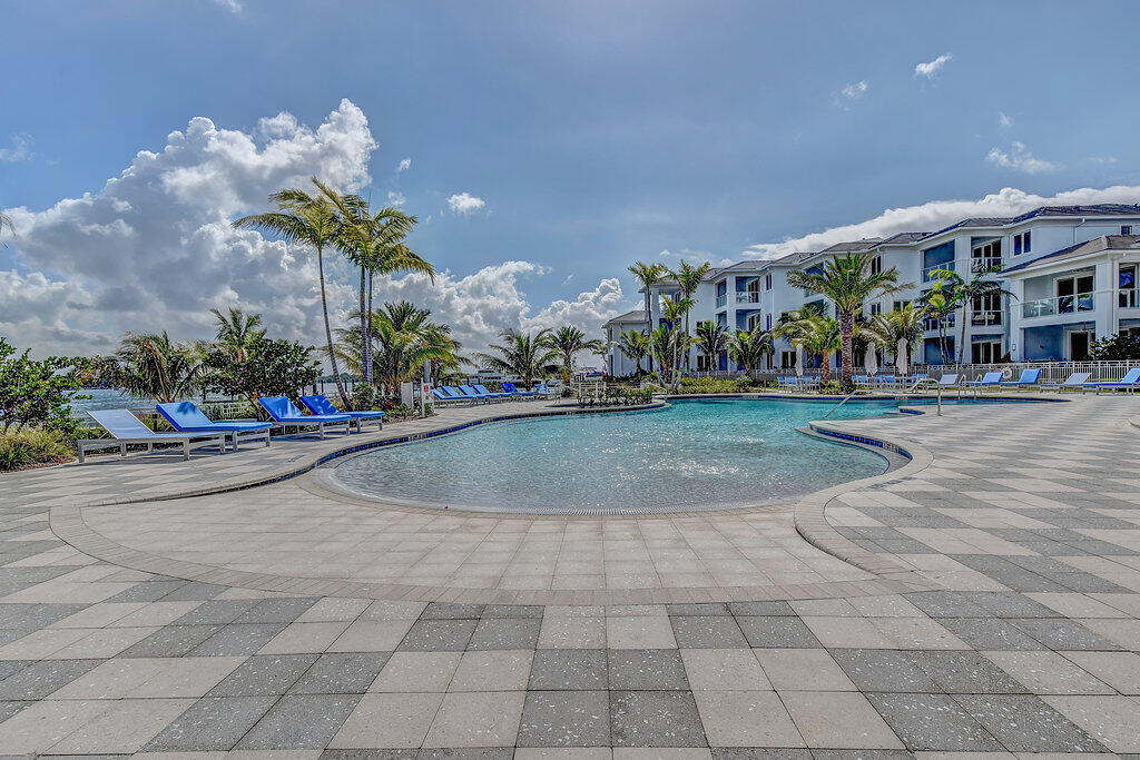 1 Water Club Way 901