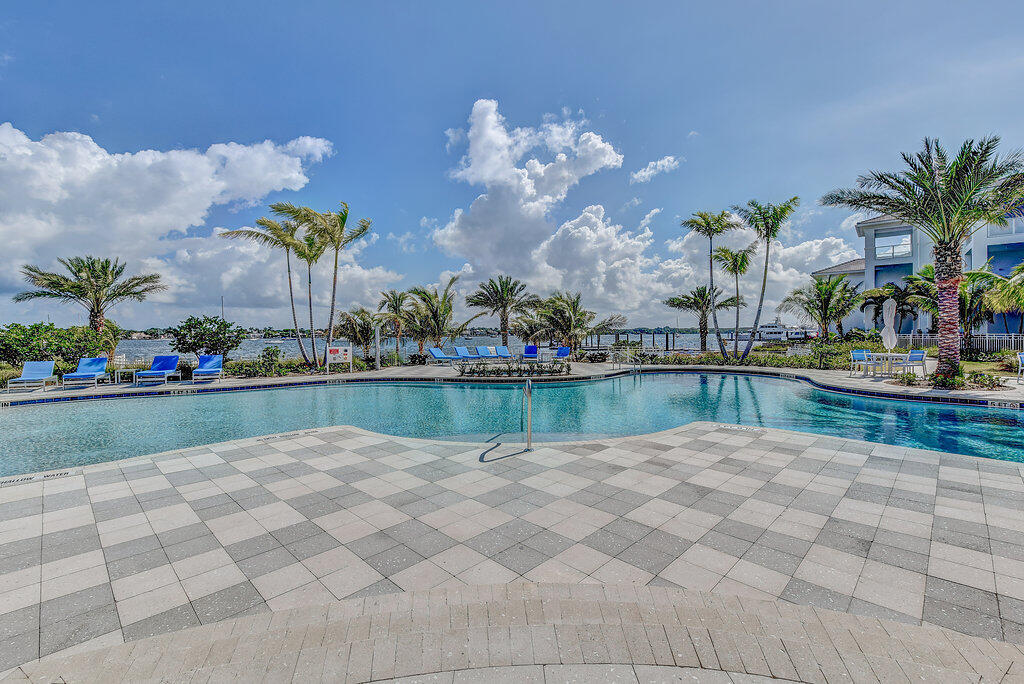 1 Water Club Way 901