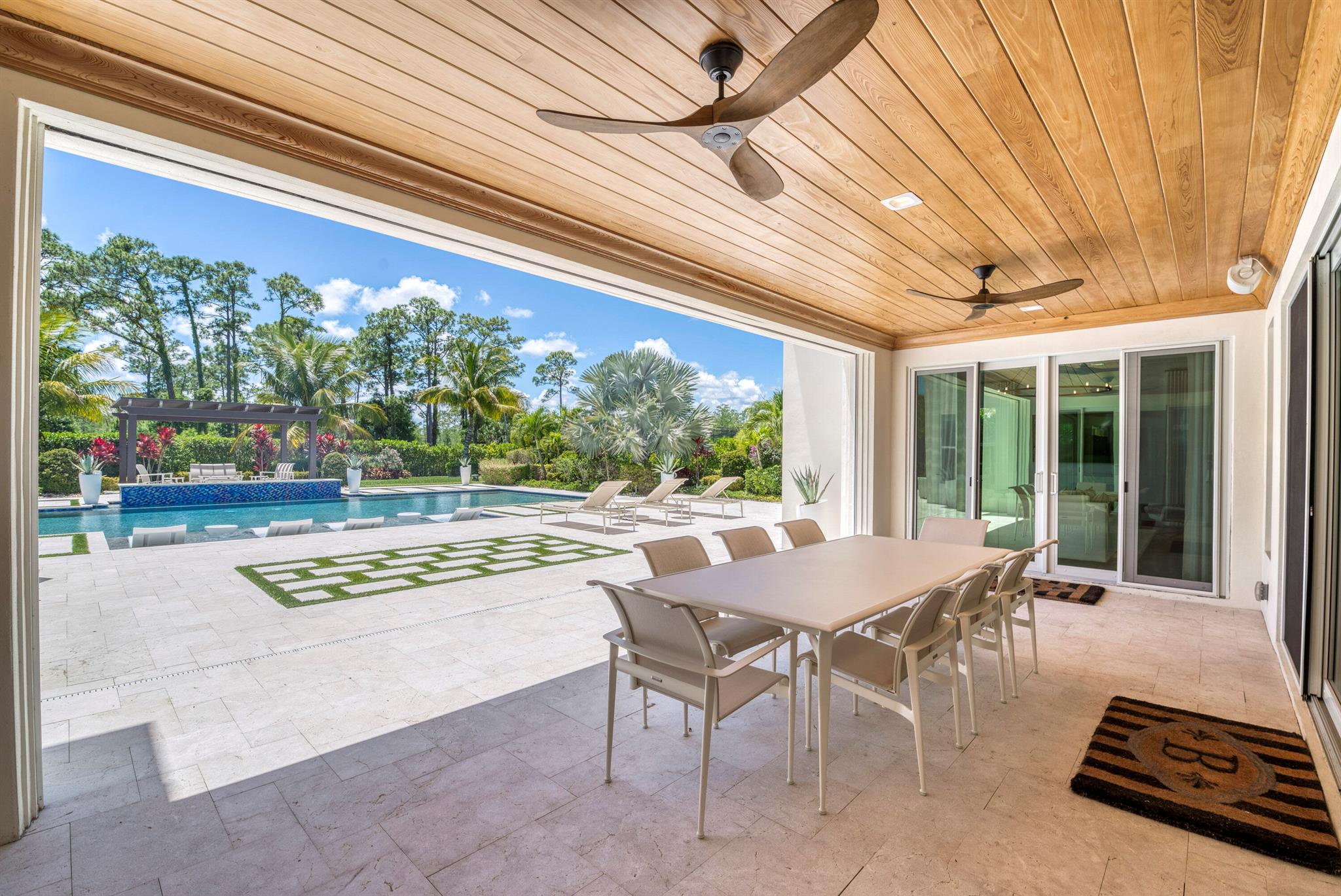 8048 SE Old Plantation Circle