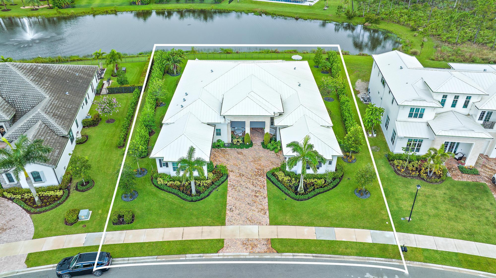8270 SE Pennock Trail
