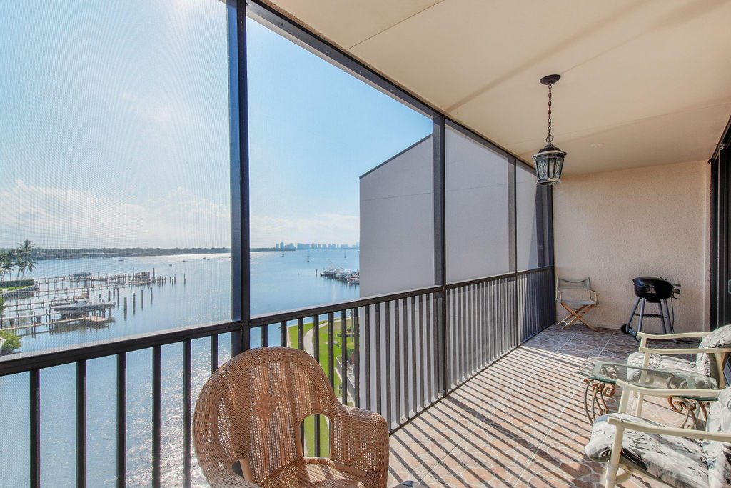 11370 Twelve Oaks Way 614