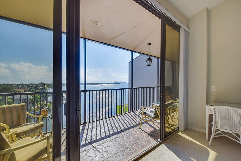 11370 Twelve Oaks Way 614