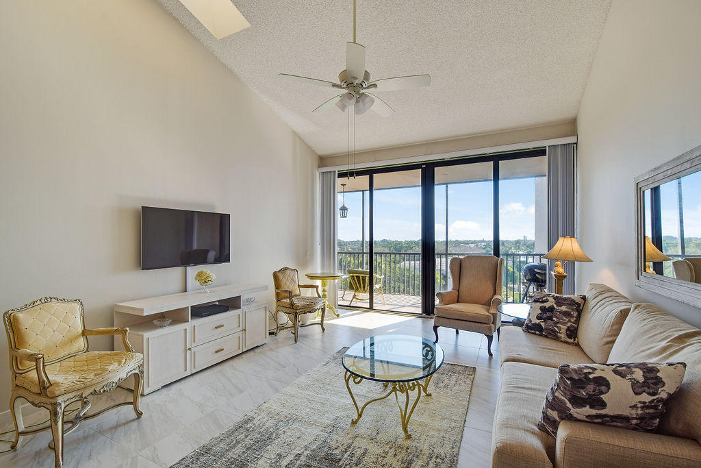 11370 Twelve Oaks Way 614