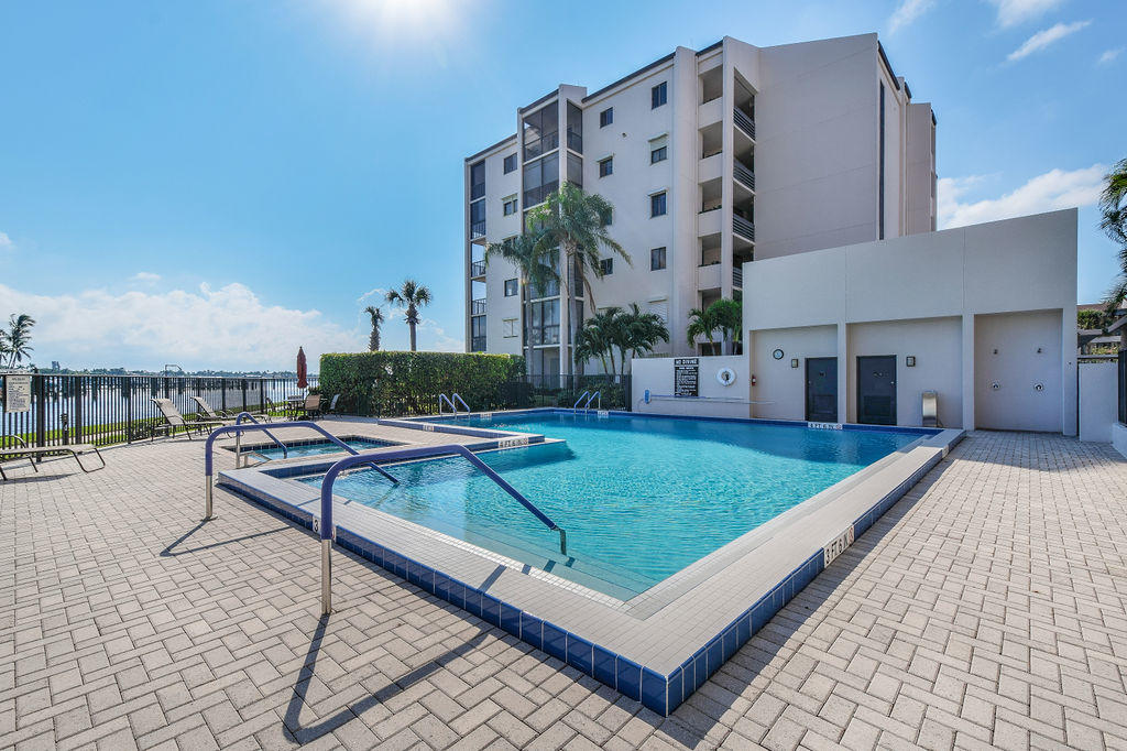 11370 Twelve Oaks Way 614