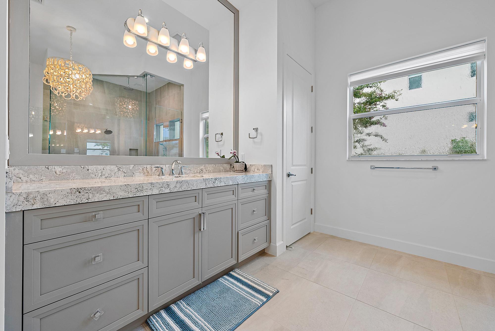 8270 SE Pennock Trail