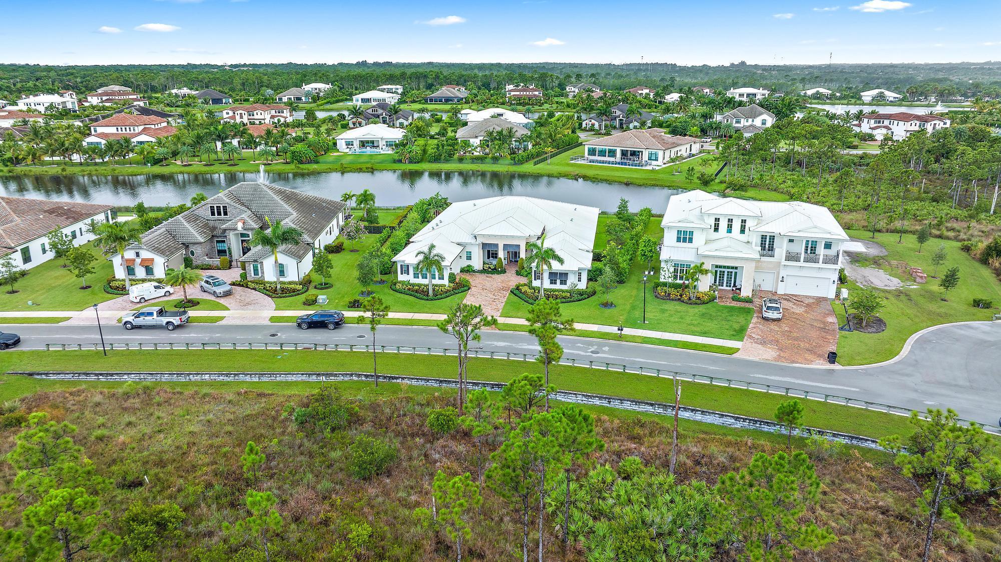 8270 SE Pennock Trail