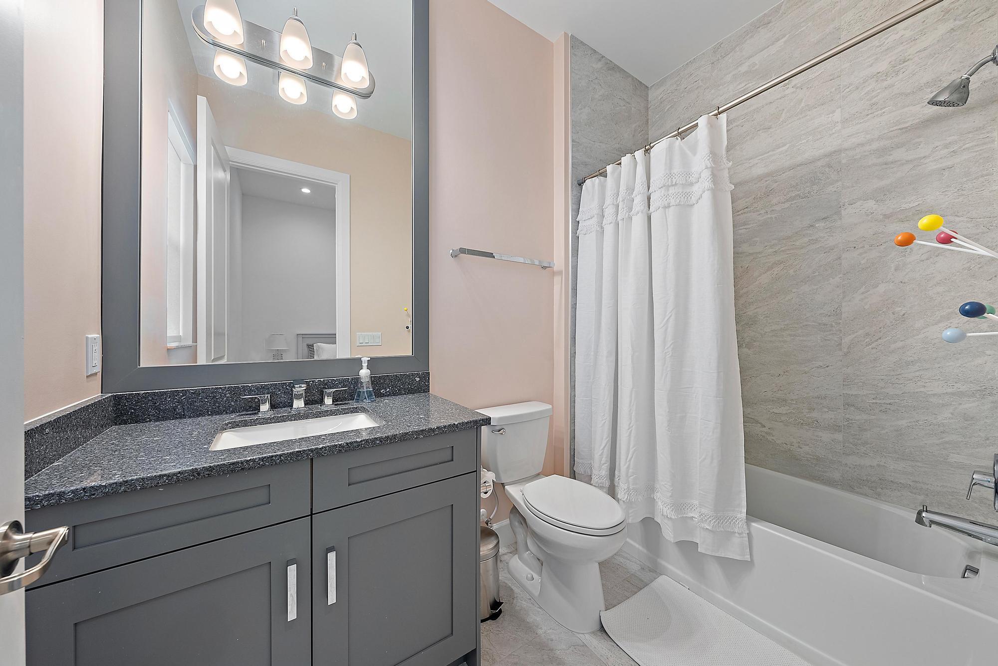 8270 SE Pennock Trail