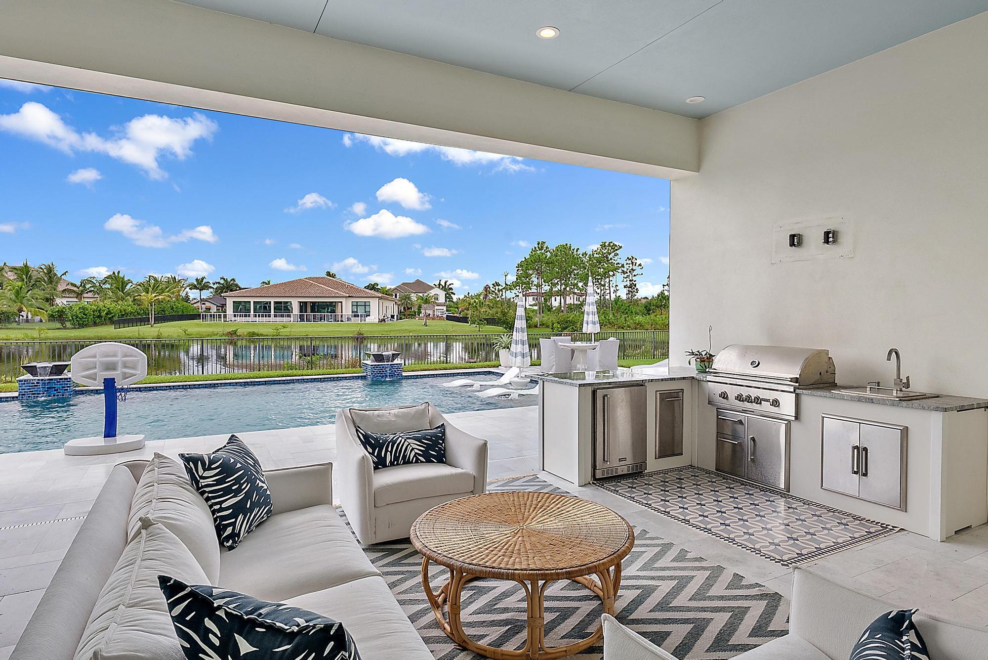 8270 SE Pennock Trail