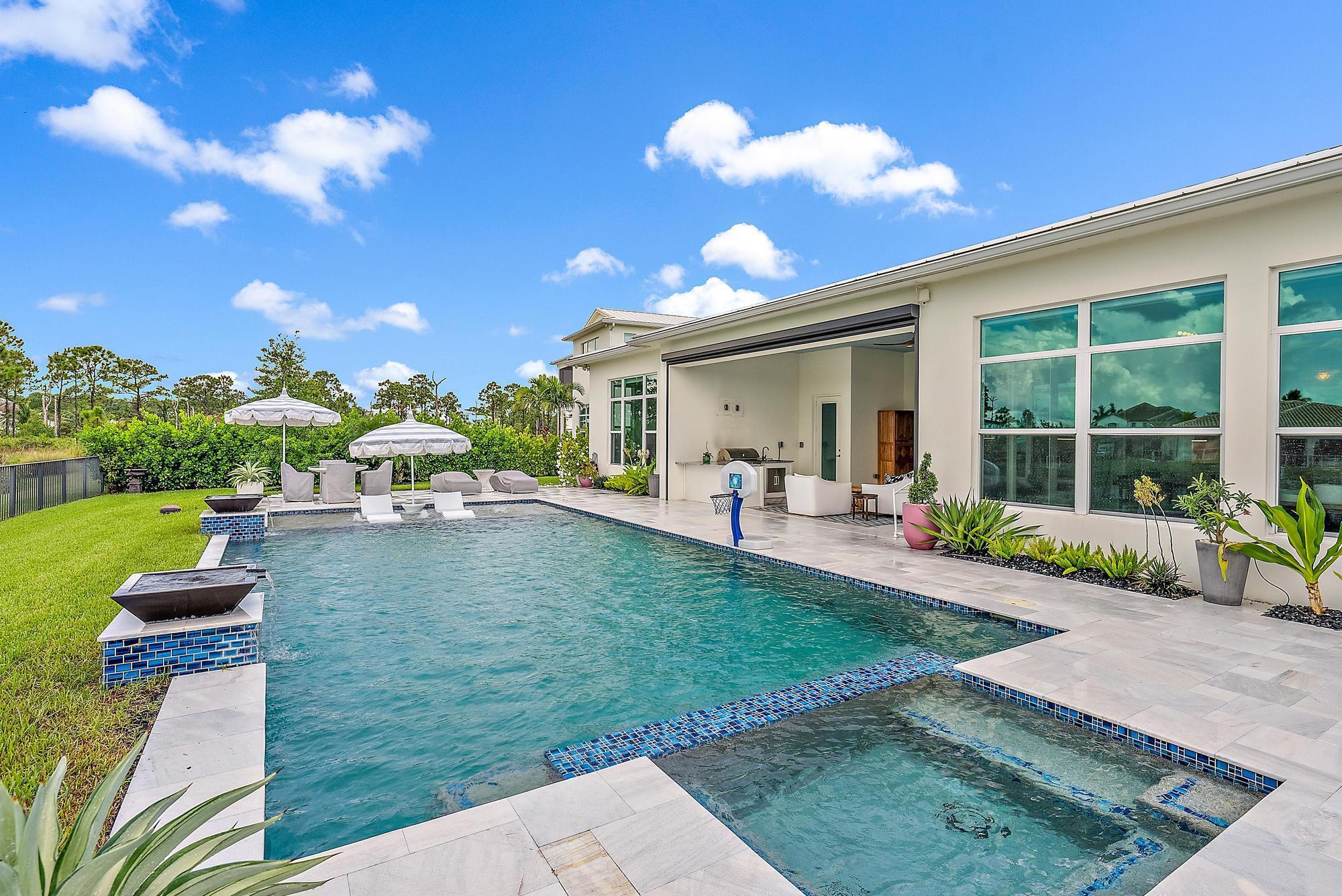 8270 SE Pennock Trail