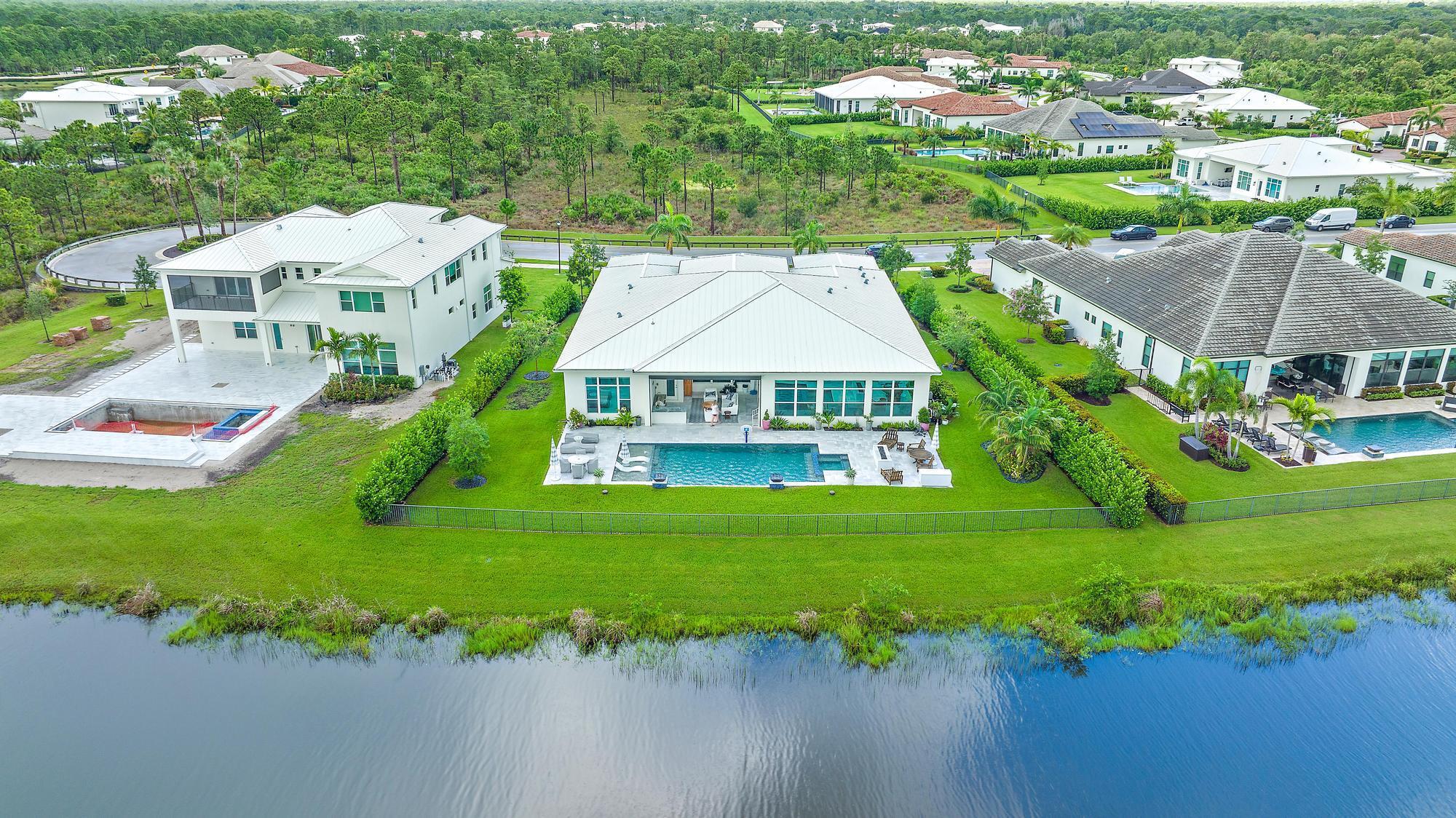 8270 SE Pennock Trail