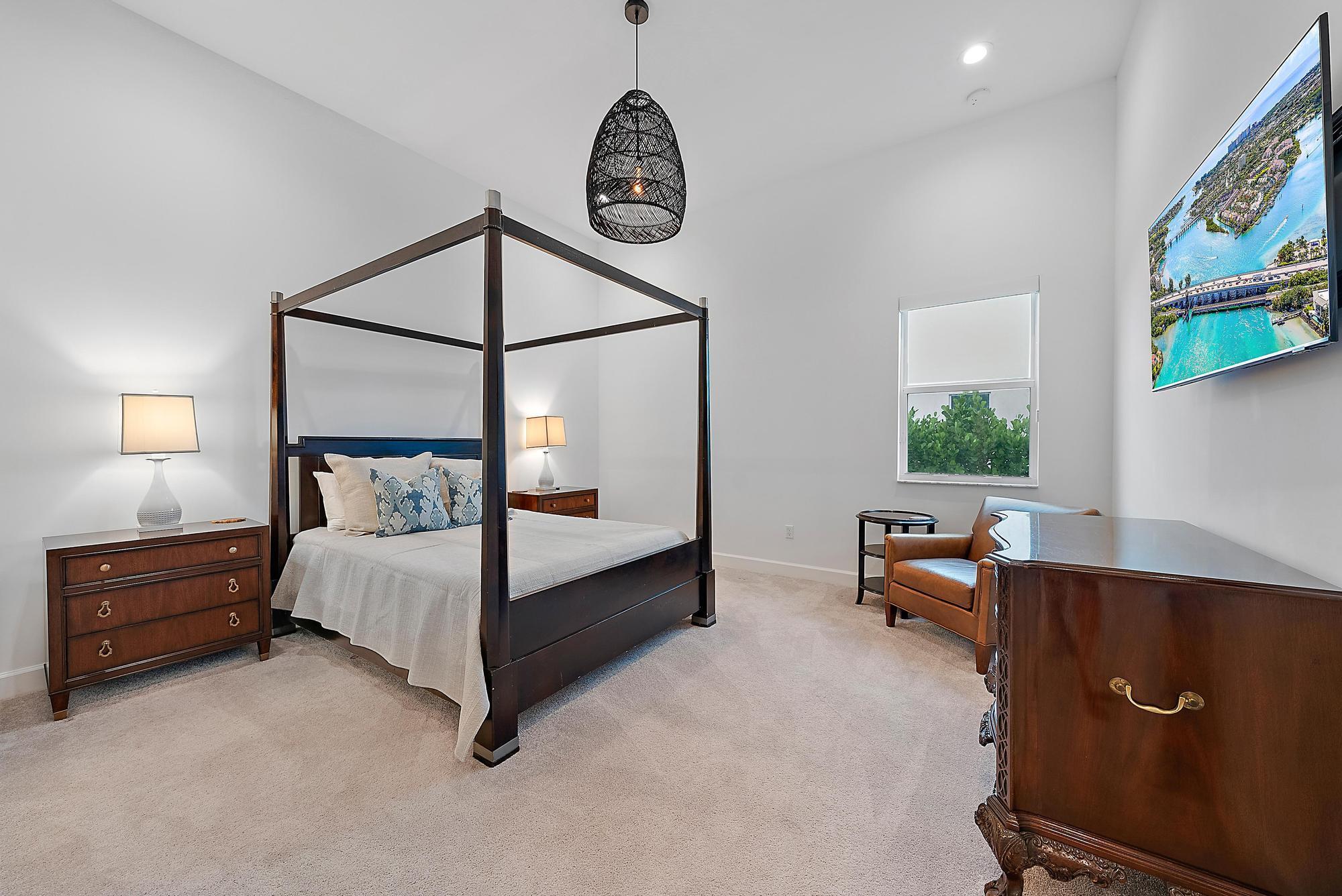 8270 SE Pennock Trail