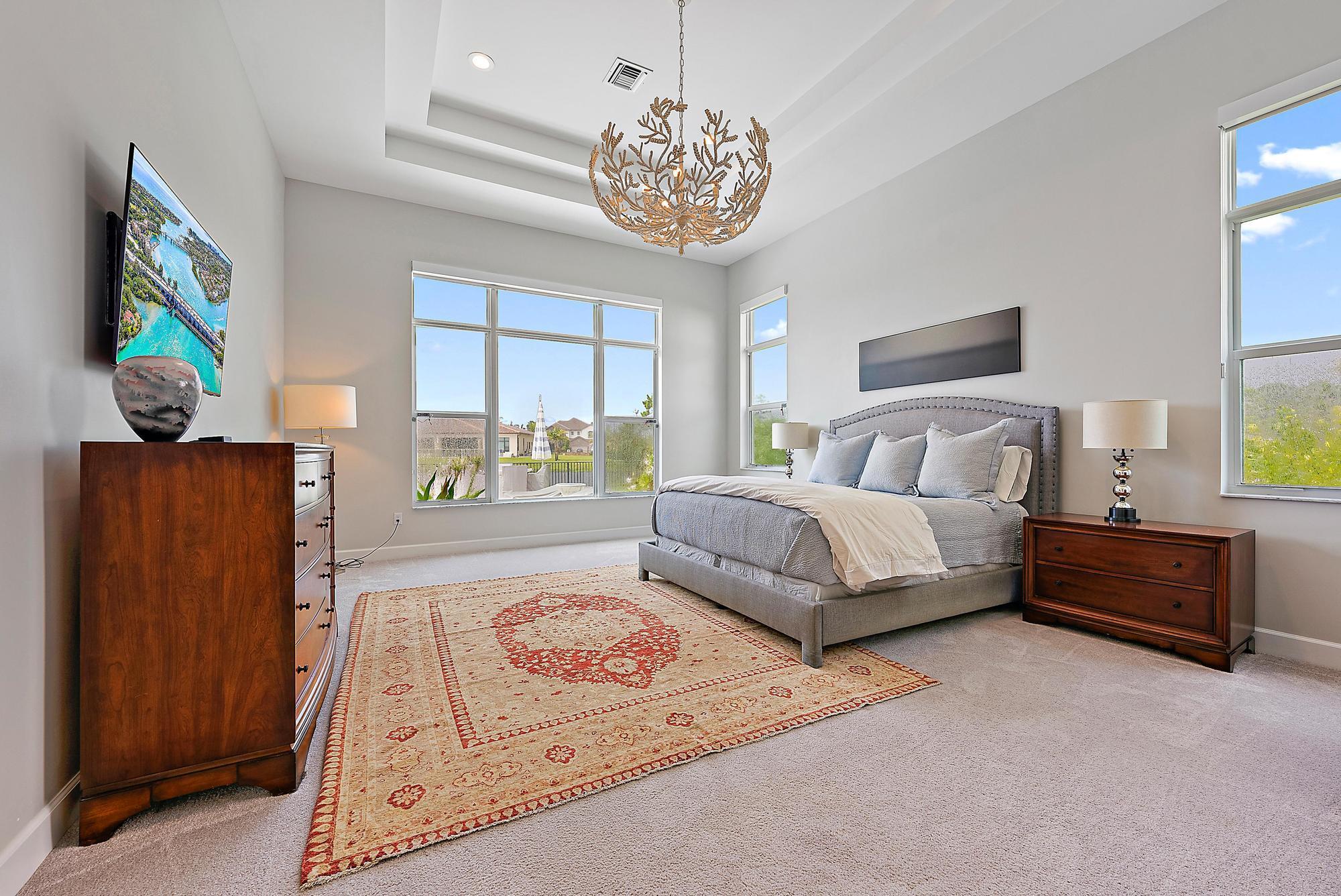 8270 SE Pennock Trail