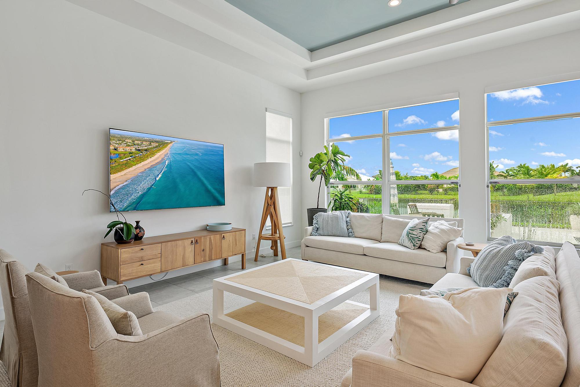 8270 SE Pennock Trail